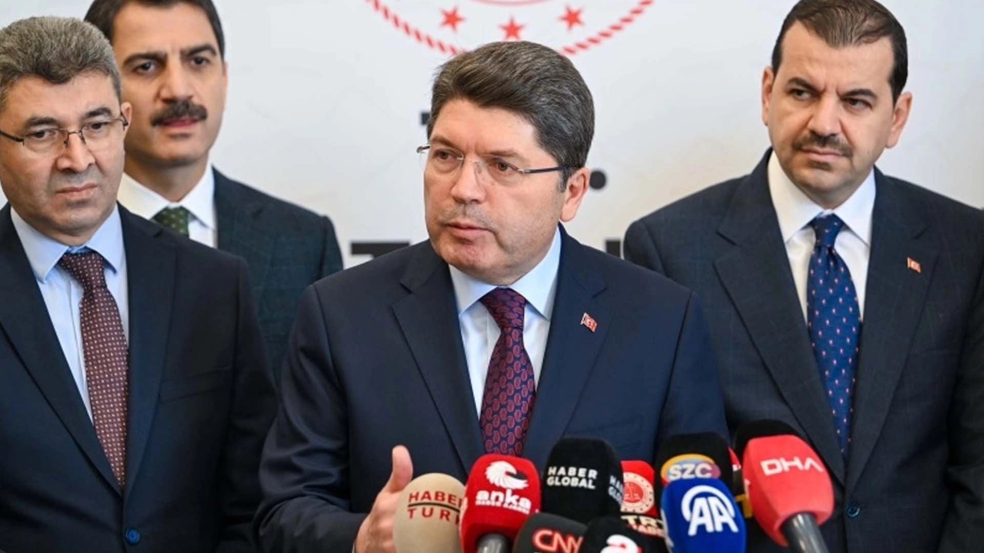 'İmralı&rsquo;ya villa yapılıyor' iddiasına Bakan Tun&ccedil;'tan net yalanlama