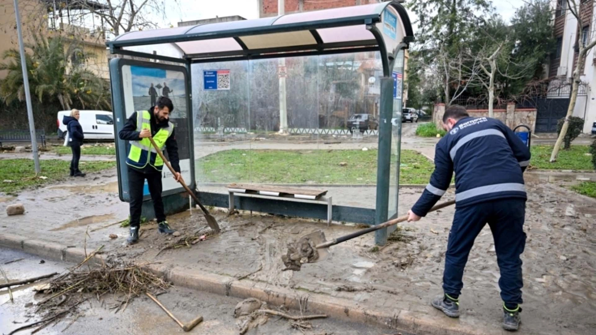 İzmir Bornova&rsquo;da sel alarmı