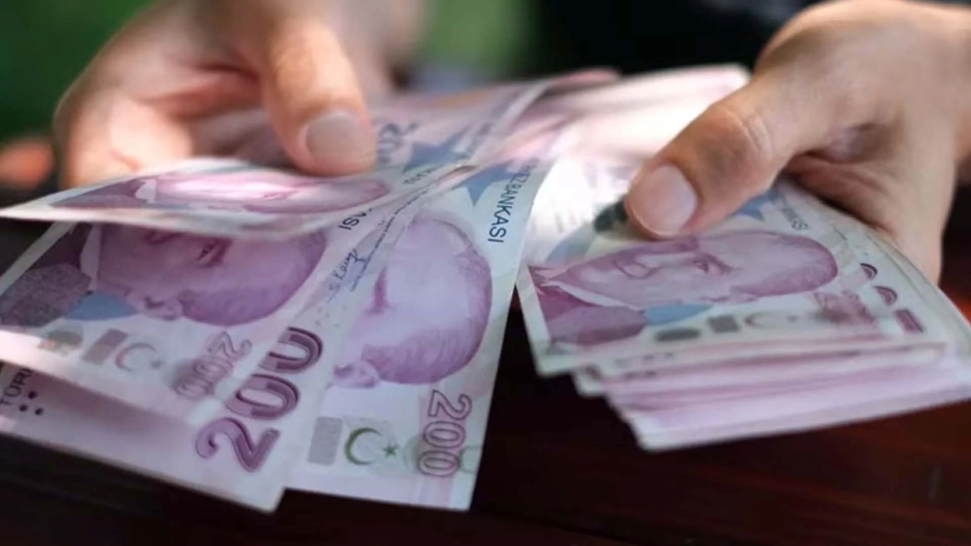 Kepazelik, rezillik, emekliye 1000 TL zammı tartıştırıyorlar!..