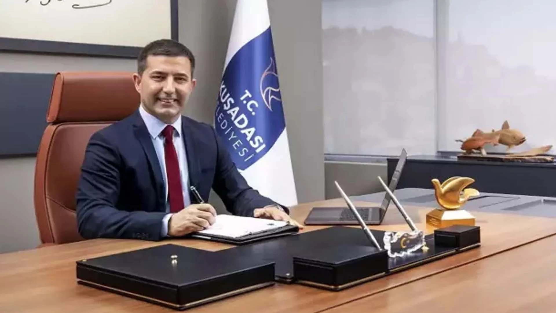 Kuşadası Belediyesi&rsquo;ne R&uuml;şvet Soruşturması: Başkan &Ouml;mer G&uuml;nel G&ouml;zaltında