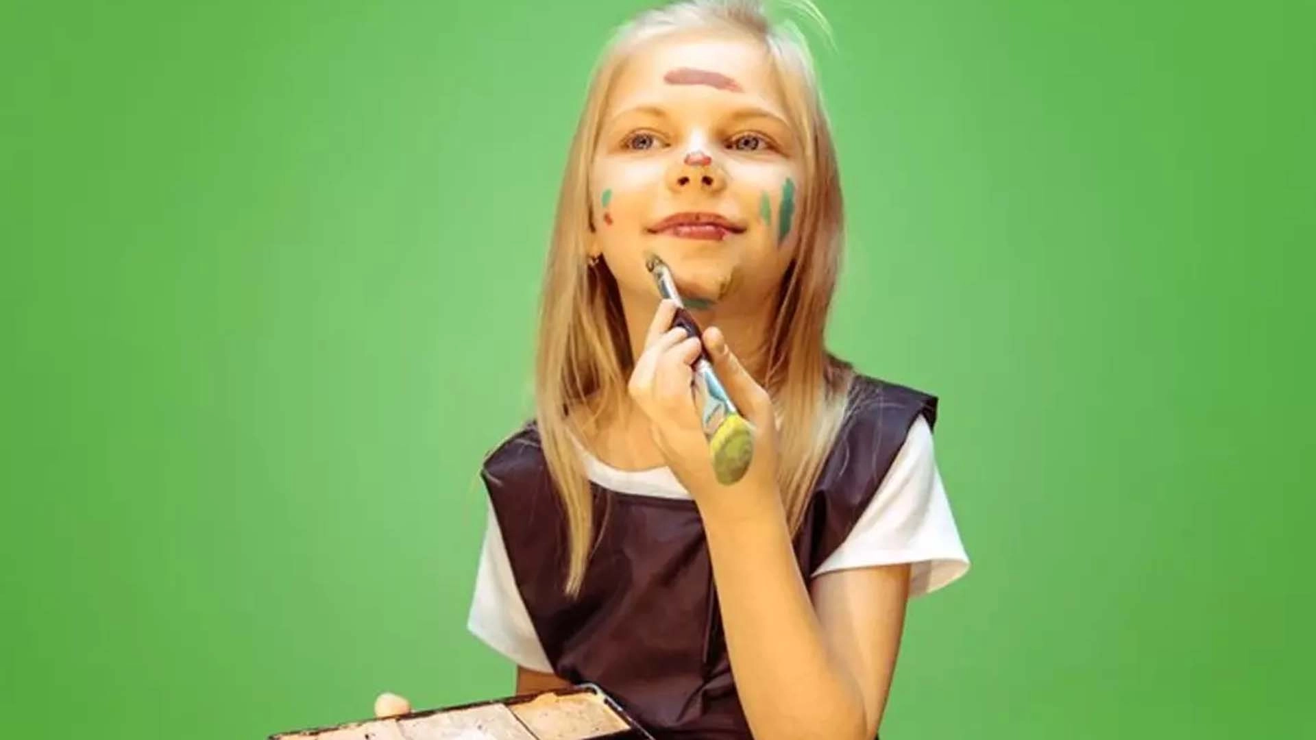 Makyaj yaşı 7&ndash;8'e d&uuml;şt&uuml;... Dijital i&ccedil;erikler &ccedil;ocukları etkiliyor