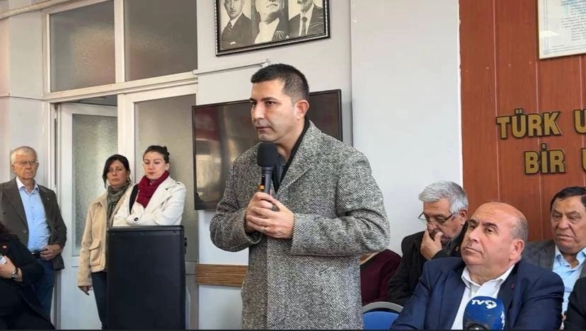 &Ouml;mer G&uuml;nel&rsquo;den S&ouml;ke &ccedil;ıkarması: CHP&rsquo;nin bayrağını y&uuml;kseltme s&ouml;z&uuml;