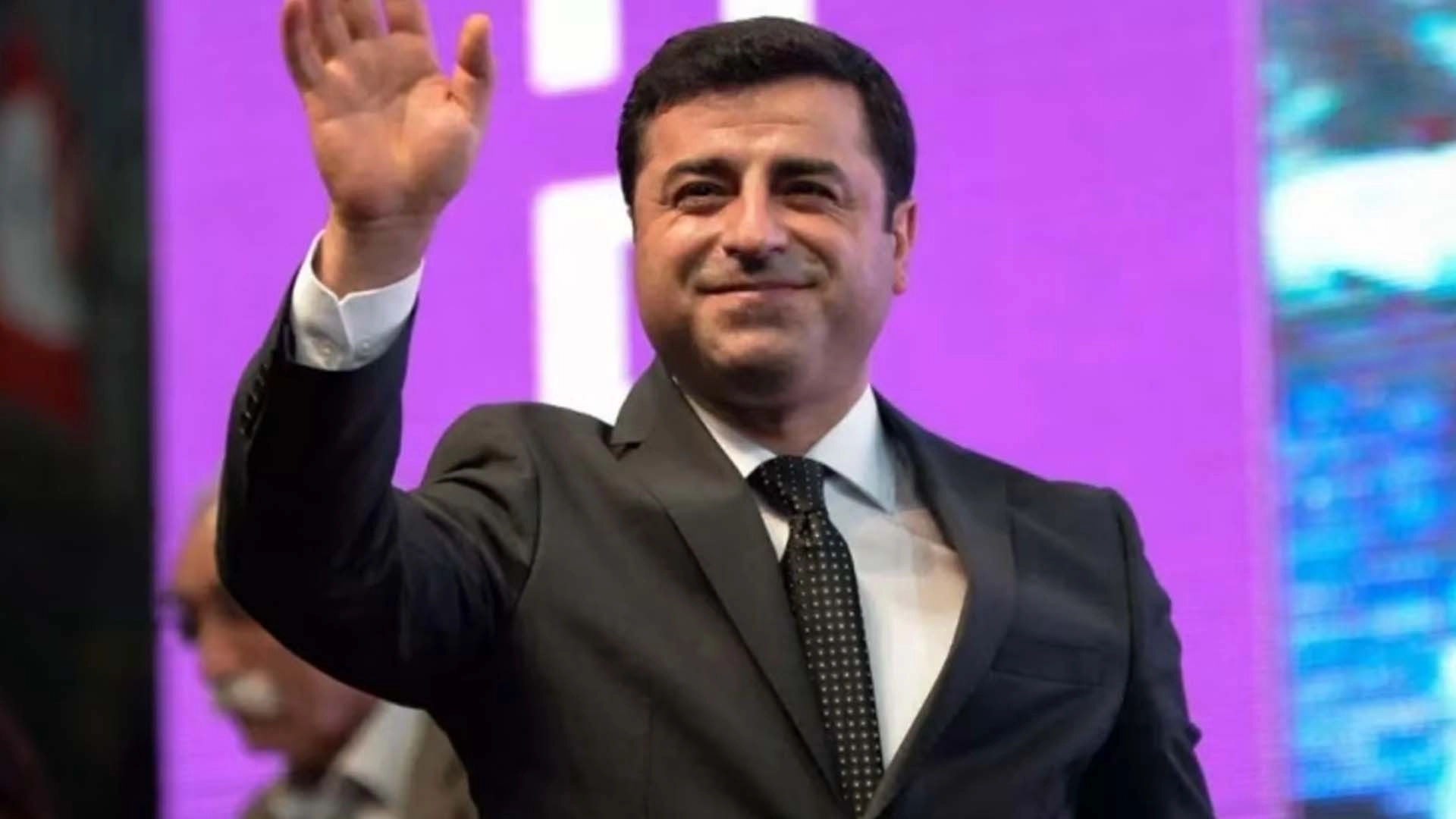 Selahattin Demirtaş&rsquo;a cumhurbaşkanına hakaret nedeniyle 1 yıl 5 ay 15 g&uuml;n hapis cezası