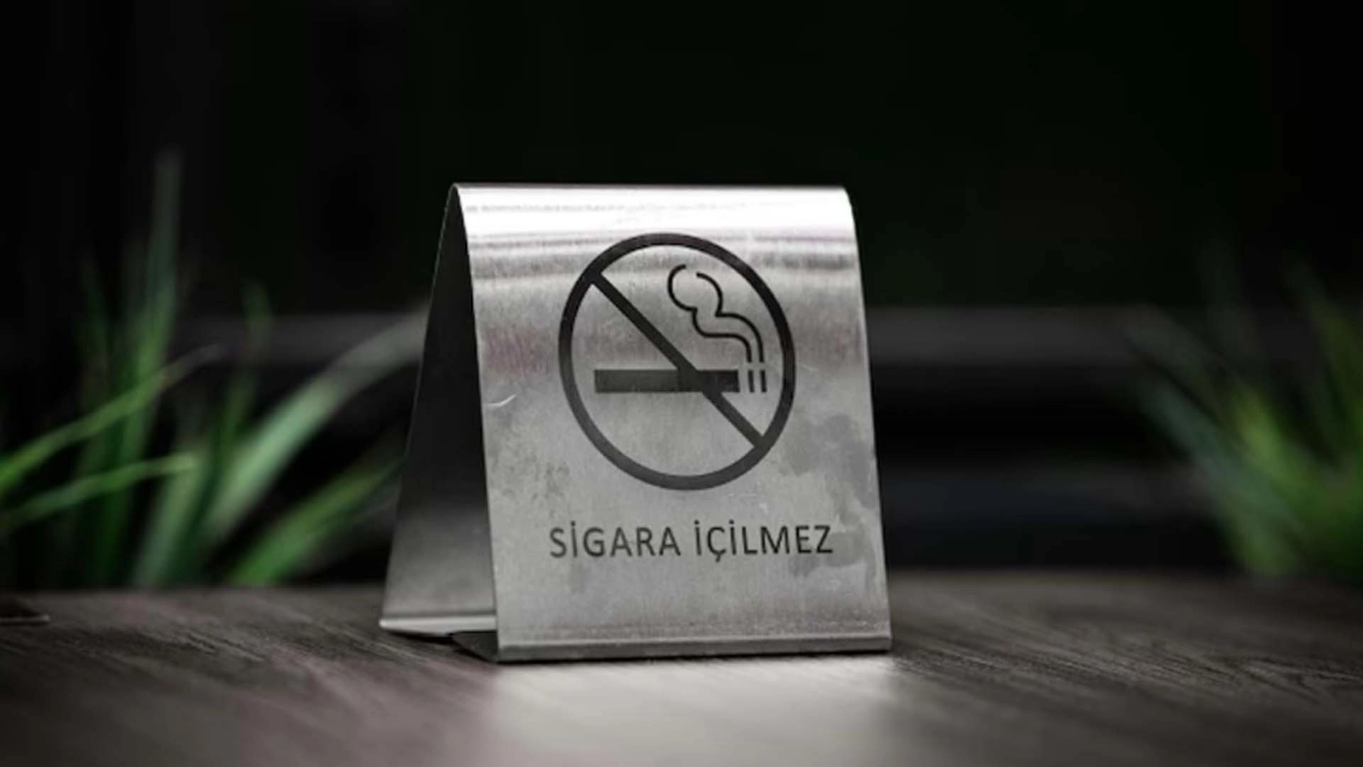 Sigarayla M&uuml;cadelede Yeni D&ouml;nem: Satış Noktalarında G&ouml;r&uuml;n&uuml;rl&uuml;k Kaldırılıyor