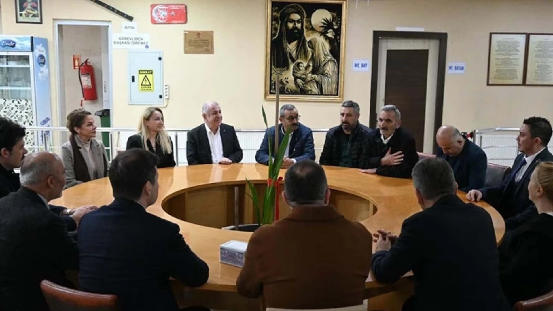 Zafer Partisi Genel Başkanı &Ouml;zdağ&rsquo;dan Cemevi Ziyareti