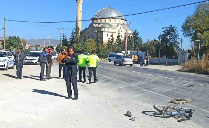 Arazi aracıyla çarpışan bisiklet ikiye bölündü, sahibi öldü