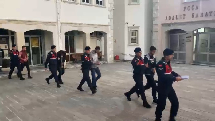 Yazlık evlere giren hırsızlar çaldıkları malzemelerle yakayı ele verdi