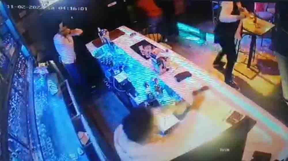 İzmir’de gece kulübünde silahlı kavga dehşeti