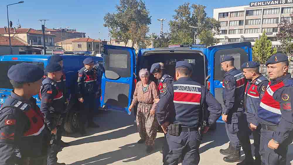 Babasını darbederek öldürdüğü ileri sürülen kadın tutuklandı