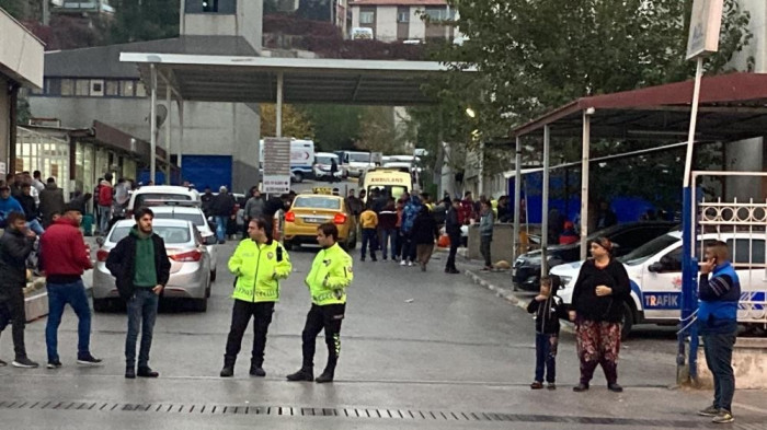 İzmir'deki silahlı çocuk kavgasında ağır yaralanan 1 kişi hayatını kaybetti